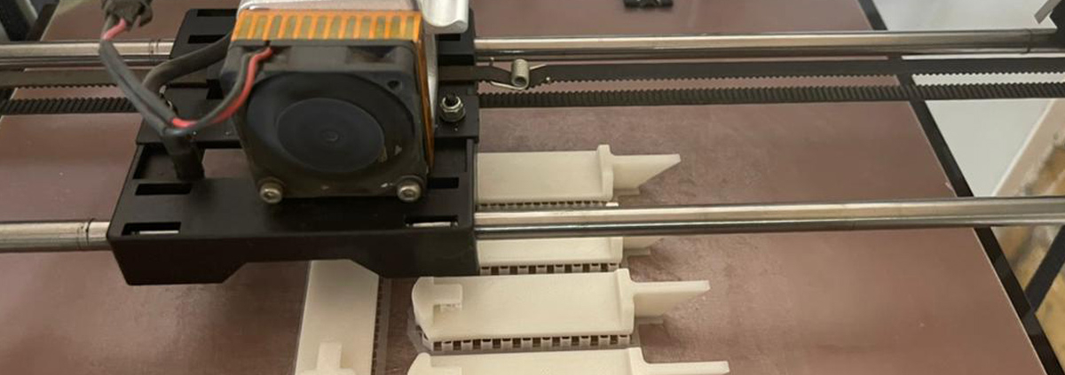 چاپ سه بعدی یک فرآیند افزودنی است که به موجب آن لایه¬هایی از مواد روی هم قرار گرفته و یک قطعه سه بعدی ساخته می شود