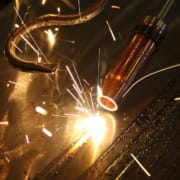 جوشکاری لیزری در مقایسه با سایر روش‌های جوشکاری سنتی مانند جوشکاری آرگون و ...